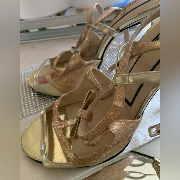 No. 21 GOLD COATED CUTOUT SANDALS SIZE 9 👠👠👠🔥🔥🔥🔥 - Picture 4 of 15